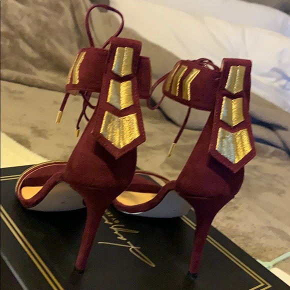 Women Heels - Picture 3 of 4